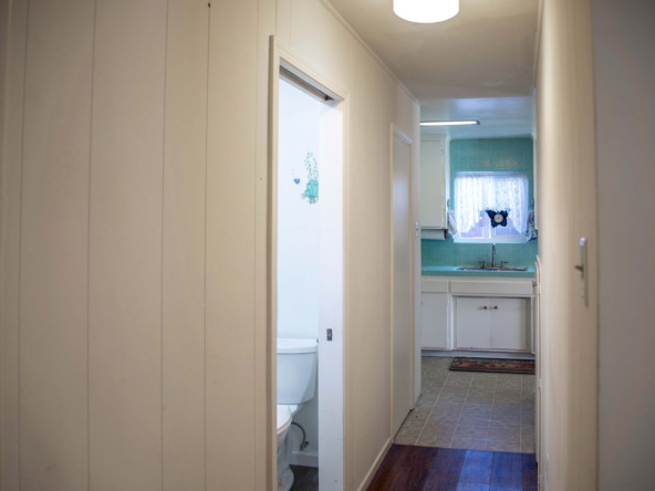 Hallway Downstairs_DSC_5631